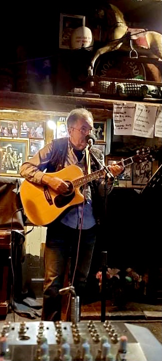 Inside at the Six Bells - 12/10/21 Photo: Heather