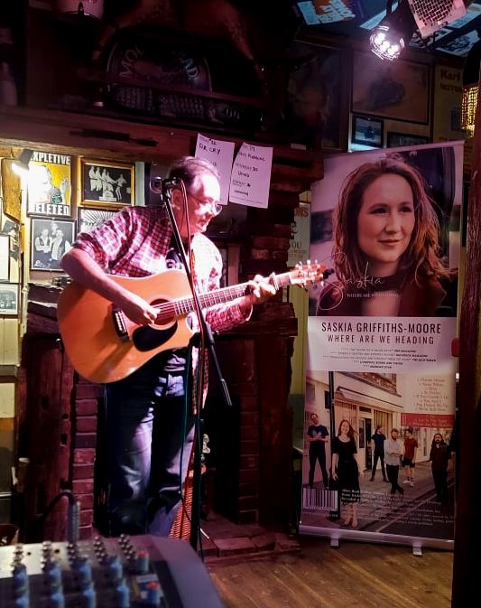 Six Bells - 19/10/21 Photo: Heather