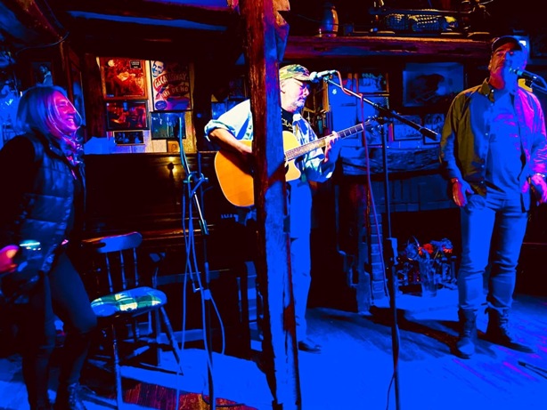 Six Bells with Ian - 11/10/22 Photo: Jason