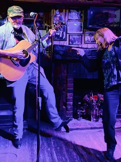 Six Bells with Heather - 11/10/22 Photo: Jason