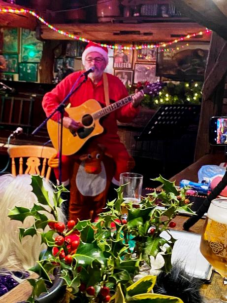 Six Bells - 19/12/23 Photo: Heather