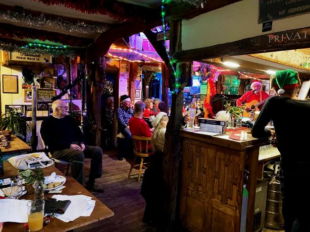 Six Bells - 19/12/23 Photo: Heather