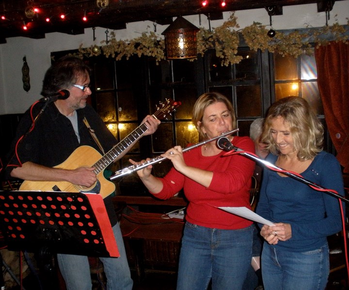 With Helga, Lisa & John on Wrong place wrong time - The Blackboys - 2/12/14