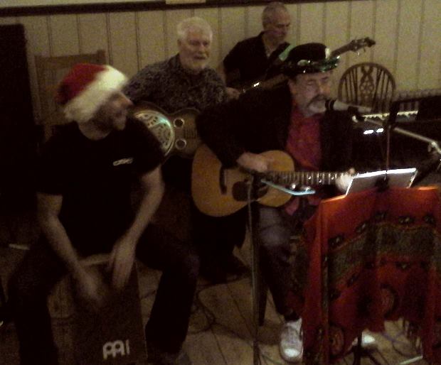 May Garland with Ben, John & Bob - 23/12/15 - Photo: Meya Rein