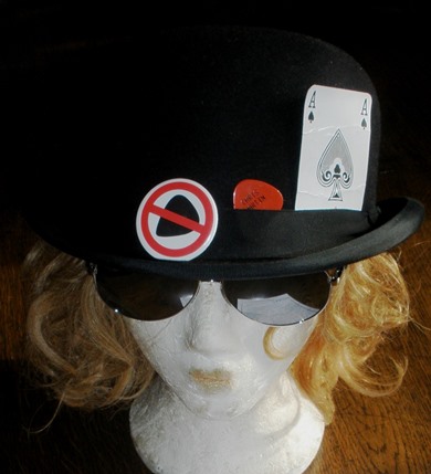 Bowler hat & shades ready for the Six Bells - 8/09/15
