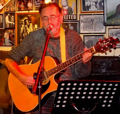 The Six Bells on 18.10.16 - Photo by: Ray Whiteway-Roberts