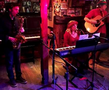 Six Bells with Simon & Heather - 11/12/18 Photo: Jason