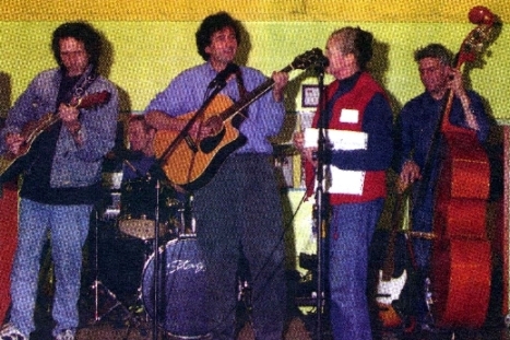 One more Day Centre, this time in Hastings and another chance to get the guitar out and get my picture in the local paper - 3/12/04