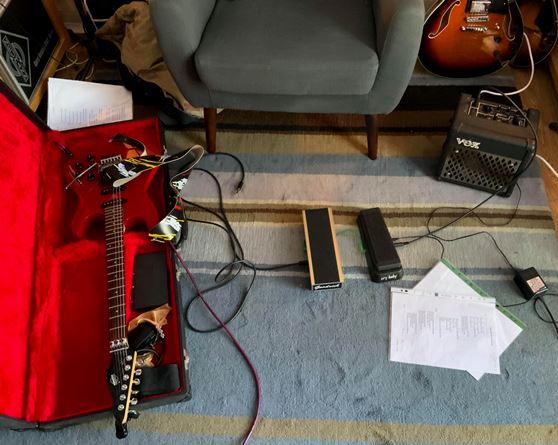 Electric guitar ready to go - 01.12.20
