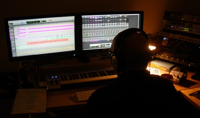 Kevin Jones hard at work driving the desk - 13.03.14